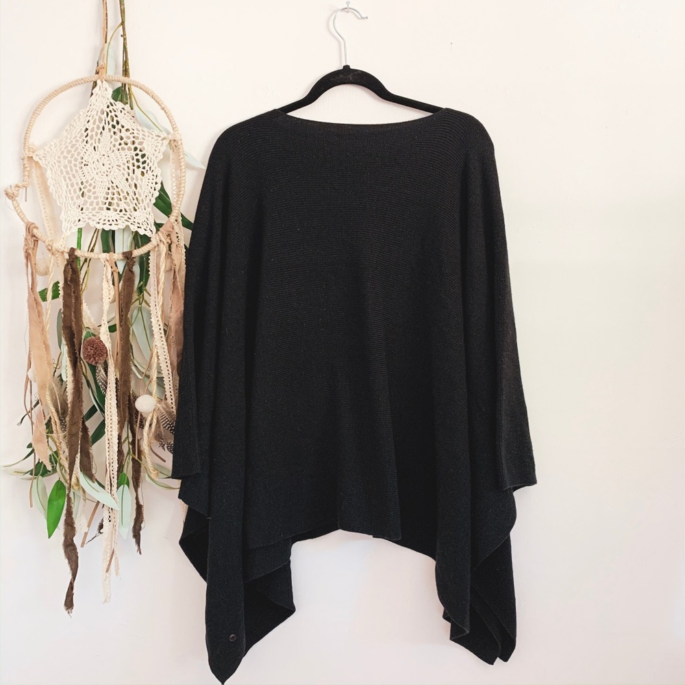 LULULEMON PONCHO BLOUSE SIZE M/L BLK MINT COND.